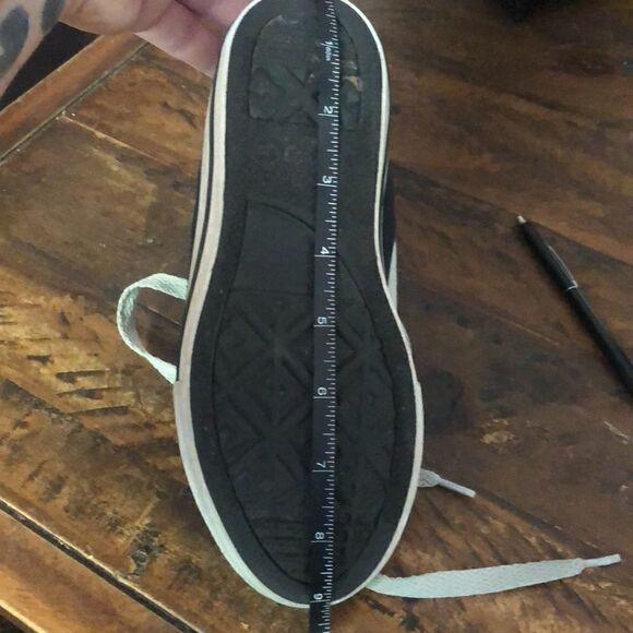 Boys all-star converse sneakers size 1 black and yellow. - Picture 11 of 11